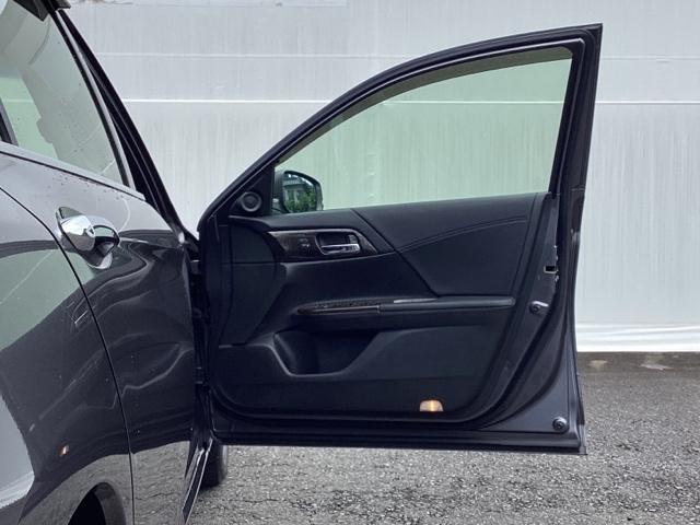 アコードハイブリッド ＥＸ　ＨＤＤナビ　リアカメラ　シートヒーター　リヤカメラ　衝突軽減システム　本革　盗難防止装置　パワーウィンドウ　地デジ　ＵＳＢ　ＬＥＤ　ＤＶＤ再生　記録簿　オートエアコン　ナビＴＶ　パワーステアリング（26枚目）