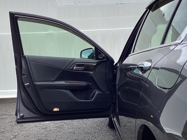 アコードハイブリッド ＥＸ　ＨＤＤナビ　リアカメラ　シートヒーター　リヤカメラ　衝突軽減システム　本革　盗難防止装置　パワーウィンドウ　地デジ　ＵＳＢ　ＬＥＤ　ＤＶＤ再生　記録簿　オートエアコン　ナビＴＶ　パワーステアリング（27枚目）