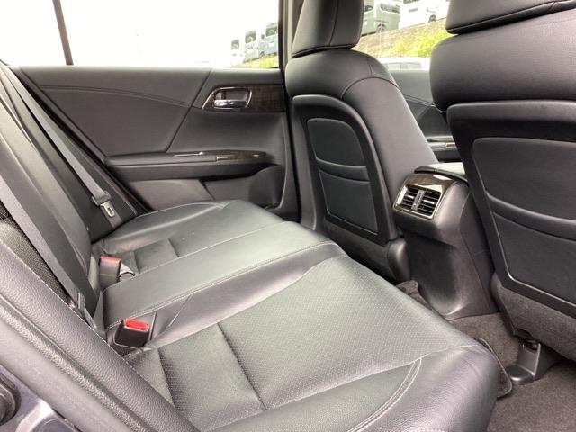 アコードハイブリッド ＥＸ　ＨＤＤナビ　リアカメラ　シートヒーター　リヤカメラ　衝突軽減システム　本革　盗難防止装置　パワーウィンドウ　地デジ　ＵＳＢ　ＬＥＤ　ＤＶＤ再生　記録簿　オートエアコン　ナビＴＶ　パワーステアリング（28枚目）