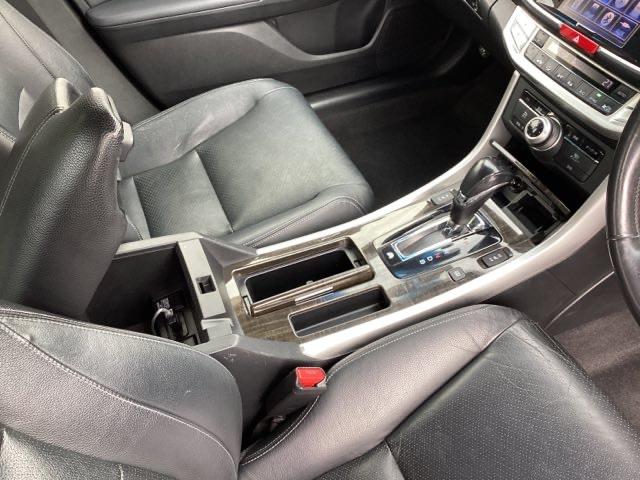 アコードハイブリッド ＥＸ　ＨＤＤナビ　リアカメラ　シートヒーター　リヤカメラ　衝突軽減システム　本革　盗難防止装置　パワーウィンドウ　地デジ　ＵＳＢ　ＬＥＤ　ＤＶＤ再生　記録簿　オートエアコン　ナビＴＶ　パワーステアリング（32枚目）