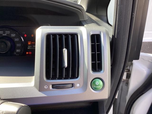 ステップワゴンスパーダ Zクールスピリット メモリーナビ リアカメラ ETC バックカメ キーフリー ナビTV 横滑防止 記録簿付き DVD視聴可能 フルオートエアコン パワーウインドウ Aクルーズ 三列シート 運転席エアバック パワステ(29枚目)