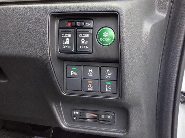 オデッセイ アブソルート・Ｘホンダセンシングアドバンスドパッケジ　メモリーナビ　ドラレコ　ＥＴＣ　記録簿　バックモニター付　ＡＢＳ　ＤＶＤ再生可　アイドリングストップ　ナビＴＶ　オートエアコン　クルコン　地デジ　スマキー　ＬＥＤヘッド　ＵＳＢ　コーナーセンサー（13枚目）