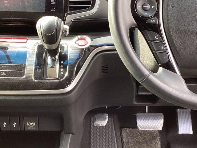 オデッセイ アブソルート・Ｘホンダセンシングアドバンスドパッケジ　メモリーナビ　ドラレコ　ＥＴＣ　記録簿　バックモニター付　ＡＢＳ　ＤＶＤ再生可　アイドリングストップ　ナビＴＶ　オートエアコン　クルコン　地デジ　スマキー　ＬＥＤヘッド　ＵＳＢ　コーナーセンサー（16枚目）