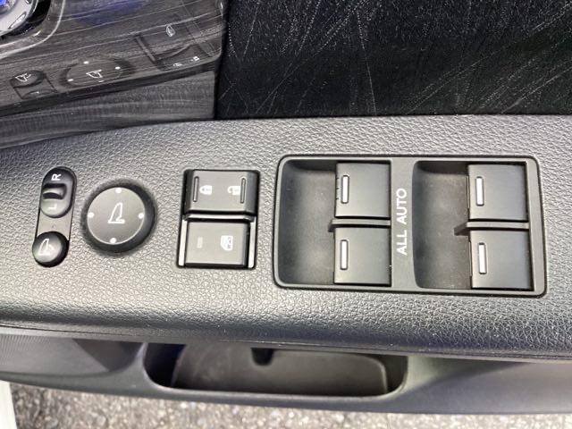 オデッセイ アブソルート・Ｘホンダセンシングアドバンスドパッケジ　メモリーナビ　ドラレコ　ＥＴＣ　記録簿　バックモニター付　ＡＢＳ　ＤＶＤ再生可　アイドリングストップ　ナビＴＶ　オートエアコン　クルコン　地デジ　スマキー　ＬＥＤヘッド　ＵＳＢ　コーナーセンサー（26枚目）