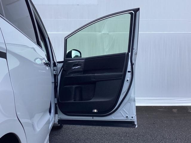 オデッセイ アブソルート・Ｘホンダセンシングアドバンスドパッケジ　メモリーナビ　ドラレコ　ＥＴＣ　記録簿　バックモニター付　ＡＢＳ　ＤＶＤ再生可　アイドリングストップ　ナビＴＶ　オートエアコン　クルコン　地デジ　スマキー　ＬＥＤヘッド　ＵＳＢ　コーナーセンサー（27枚目）