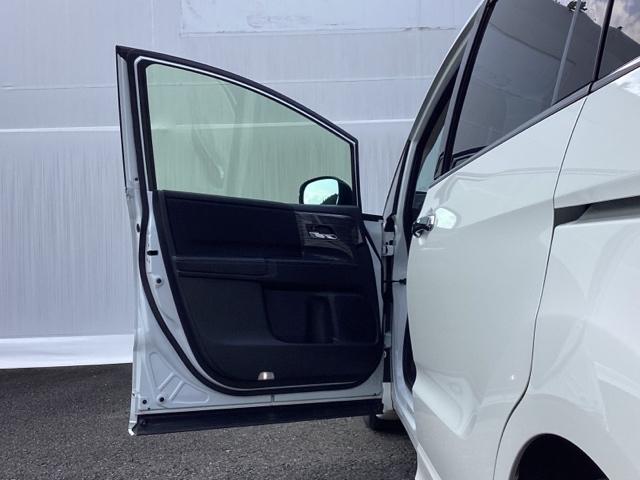 オデッセイ アブソルート・Ｘホンダセンシングアドバンスドパッケジ　メモリーナビ　ドラレコ　ＥＴＣ　記録簿　バックモニター付　ＡＢＳ　ＤＶＤ再生可　アイドリングストップ　ナビＴＶ　オートエアコン　クルコン　地デジ　スマキー　ＬＥＤヘッド　ＵＳＢ　コーナーセンサー（28枚目）