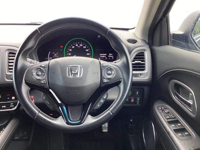 ヴェゼル ハイブリッドＺ・ホンダセンシング　メモリーナビ　リアカメラ　ＥＴＣ　レーダーサポート　Ｐセンサー　整備記録簿　横滑り防止システム　バックアイカメラ　盗難防止装置　シートヒーター付　スマ－トキ－　ＥＣＯモード　パワーウィンド　ＵＳＢ接続（3枚目）