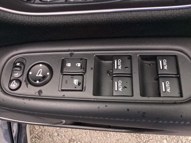 ヴェゼル ハイブリッドＺ・ホンダセンシング　メモリーナビ　リアカメラ　ＥＴＣ　レーダーサポート　Ｐセンサー　整備記録簿　横滑り防止システム　バックアイカメラ　盗難防止装置　シートヒーター付　スマ－トキ－　ＥＣＯモード　パワーウィンド　ＵＳＢ接続（24枚目）