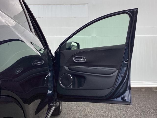 ヴェゼル ハイブリッドＺ・ホンダセンシング　メモリーナビ　リアカメラ　ＥＴＣ　レーダーサポート　Ｐセンサー　整備記録簿　横滑り防止システム　バックアイカメラ　盗難防止装置　シートヒーター付　スマ－トキ－　ＥＣＯモード　パワーウィンド　ＵＳＢ接続（25枚目）