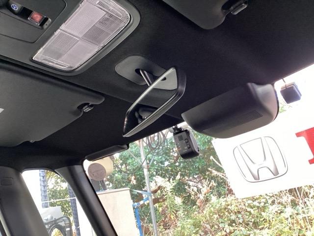 Ｎ－ＢＯＸカスタム ベースグレード　試乗車　メモリーナビ　ドラレコ　ＥＴＣ　ＵＳＢ接続　ＣＭＢＳ　Ｄレコ　禁煙　ベンチシート　オートエアコン　スマートキ　ＬＥＤ　盗難防止装置　クルコン　バックカメラ　フルセグＴＶ　パワーステアリング（11枚目）