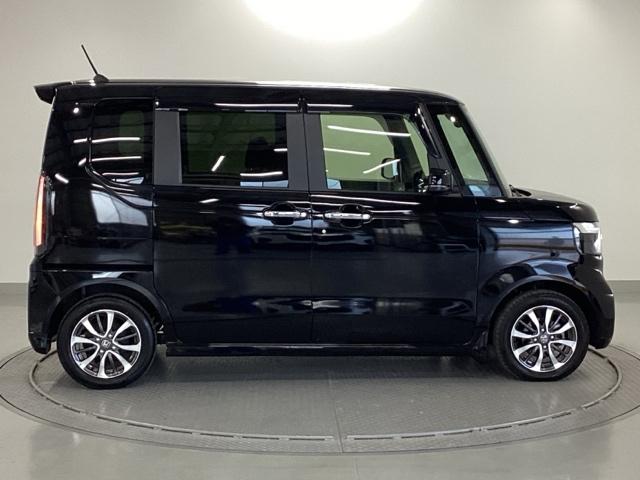 Ｎ－ＢＯＸカスタム ベースグレード　試乗車　メモリーナビ　ドラレコ　ＥＴＣ　ＵＳＢ接続　ＣＭＢＳ　Ｄレコ　禁煙　ベンチシート　オートエアコン　スマートキ　ＬＥＤ　盗難防止装置　クルコン　バックカメラ　フルセグＴＶ　パワーステアリング（31枚目）