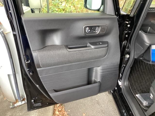 Ｎ－ＢＯＸカスタム ベースグレード　試乗車　メモリーナビ　ドラレコ　ＥＴＣ　ＵＳＢ接続　ＣＭＢＳ　Ｄレコ　禁煙　ベンチシート　オートエアコン　スマートキ　ＬＥＤ　盗難防止装置　クルコン　バックカメラ　フルセグＴＶ　パワーステアリング（32枚目）