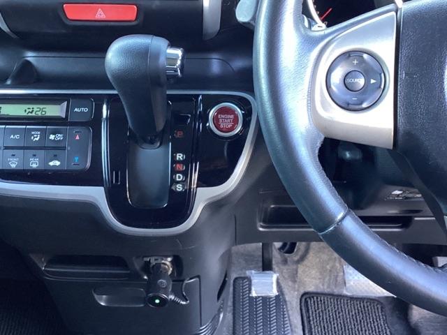 N-BOXカスタム G・ターボパッケージ ディスプレイオーディオ スマートキー セキュリティ パワーウインドウ ESC キーレスエントリー オートクルーズコントロール ABS 助手席エアバック パワーステアリング ターボ USB エアバック(11枚目)