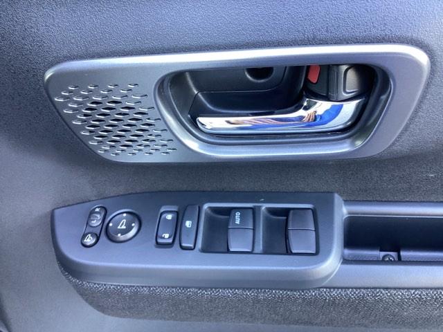 N-BOXカスタム ベースグレード USB接続 CMBS Dレコ 禁煙 オートエアコン スマートキ LED 盗難防止装置 クルコン ETC バックカメラ フルセグTV パワーステアリング エアバッグ ESC フリーキー(26枚目)