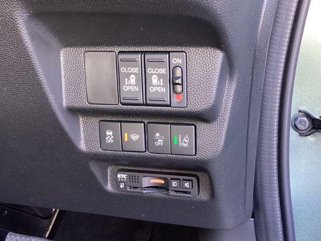 フリード クロスター・ホンダセンシング　ホンダ純正メモリーナビ　フルセグＴＶ　両ＰＳＤ　地デジ　エアバック　Ｉストップ　ＶＳＡ　リヤカメラ　ＤＶＤ再生　ウォークスルー　イモビライザー　キーフリー　パワステ　クルコン　ＡＡＣ　ＬＥＤライト（20枚目）