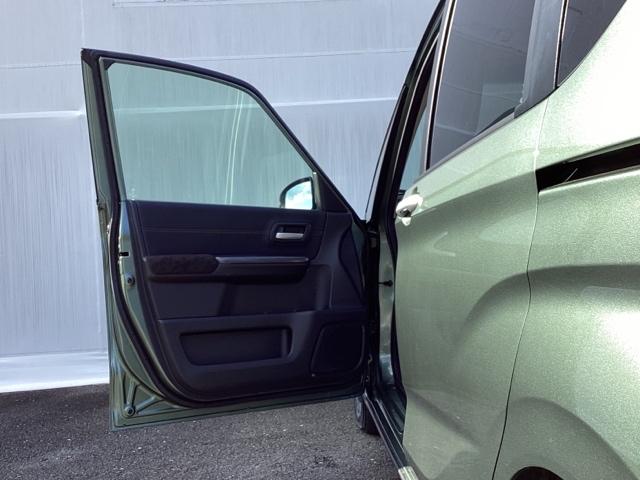 フリード クロスター・ホンダセンシング　ホンダ純正メモリーナビ　フルセグＴＶ　両ＰＳＤ　地デジ　エアバック　Ｉストップ　ＶＳＡ　リヤカメラ　ＤＶＤ再生　ウォークスルー　イモビライザー　キーフリー　パワステ　クルコン　ＡＡＣ　ＬＥＤライト（30枚目）