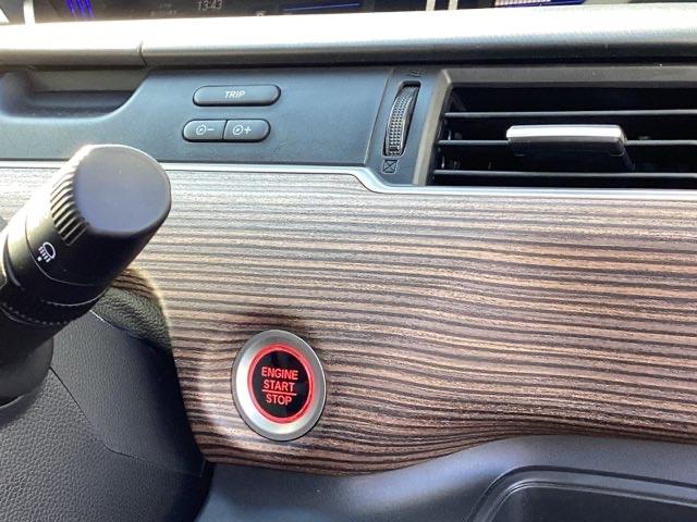 フリード クロスター・ホンダセンシング　ホンダ純正メモリーナビ　フルセグＴＶ　両ＰＳＤ　地デジ　エアバック　Ｉストップ　ＶＳＡ　リヤカメラ　ＤＶＤ再生　ウォークスルー　イモビライザー　キーフリー　パワステ　クルコン　ＡＡＣ　ＬＥＤライト（36枚目）