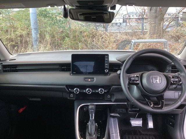 ヴェゼル ｅ：ＨＥＶＺ　純正ナビ　フルセグ　リアカメラ　衝突回避支援ブレーキ機能　スマキ　Ｐトランク　フルオートエアコン　Ｄレコ　エアバッグ　両席エアバック　Ｒカメ　パワーウィンドウ　ＬＥＤランプ　ソナー　クルーズＣ　ＵＳＢ（3枚目）