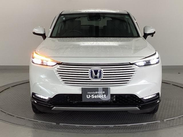 ヴェゼル ｅ：ＨＥＶＺ　純正ナビ　フルセグ　リアカメラ　衝突回避支援ブレーキ機能　スマキ　Ｐトランク　フルオートエアコン　Ｄレコ　エアバッグ　両席エアバック　Ｒカメ　パワーウィンドウ　ＬＥＤランプ　ソナー　クルーズＣ　ＵＳＢ（6枚目）