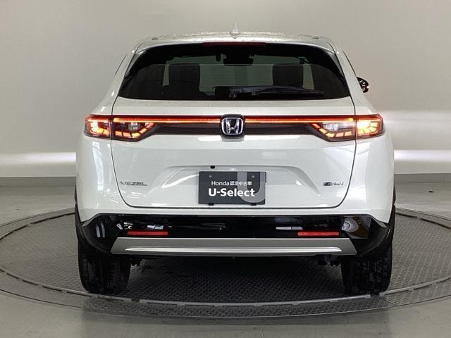 ヴェゼル ｅ：ＨＥＶＺ　純正ナビ　フルセグ　リアカメラ　衝突回避支援ブレーキ機能　スマキ　Ｐトランク　フルオートエアコン　Ｄレコ　エアバッグ　両席エアバック　Ｒカメ　パワーウィンドウ　ＬＥＤランプ　ソナー　クルーズＣ　ＵＳＢ（9枚目）