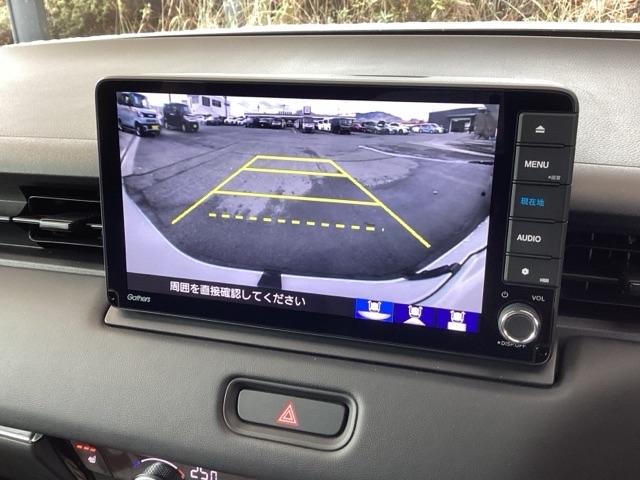 ヴェゼル ｅ：ＨＥＶＺ　純正ナビ　フルセグ　リアカメラ　衝突回避支援ブレーキ機能　スマキ　Ｐトランク　フルオートエアコン　Ｄレコ　エアバッグ　両席エアバック　Ｒカメ　パワーウィンドウ　ＬＥＤランプ　ソナー　クルーズＣ　ＵＳＢ（12枚目）