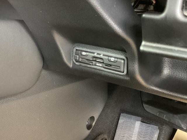 ヴェゼル ｅ：ＨＥＶＺ　純正ナビ　フルセグ　リアカメラ　衝突回避支援ブレーキ機能　スマキ　Ｐトランク　フルオートエアコン　Ｄレコ　エアバッグ　両席エアバック　Ｒカメ　パワーウィンドウ　ＬＥＤランプ　ソナー　クルーズＣ　ＵＳＢ（15枚目）