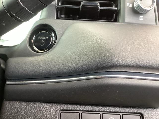 ヴェゼル ｅ：ＨＥＶＺ　純正ナビ　フルセグ　リアカメラ　衝突回避支援ブレーキ機能　スマキ　Ｐトランク　フルオートエアコン　Ｄレコ　エアバッグ　両席エアバック　Ｒカメ　パワーウィンドウ　ＬＥＤランプ　ソナー　クルーズＣ　ＵＳＢ（16枚目）