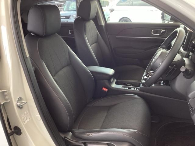 ヴェゼル ｅ：ＨＥＶＺ　純正ナビ　フルセグ　リアカメラ　衝突回避支援ブレーキ機能　スマキ　Ｐトランク　フルオートエアコン　Ｄレコ　エアバッグ　両席エアバック　Ｒカメ　パワーウィンドウ　ＬＥＤランプ　ソナー　クルーズＣ　ＵＳＢ（19枚目）