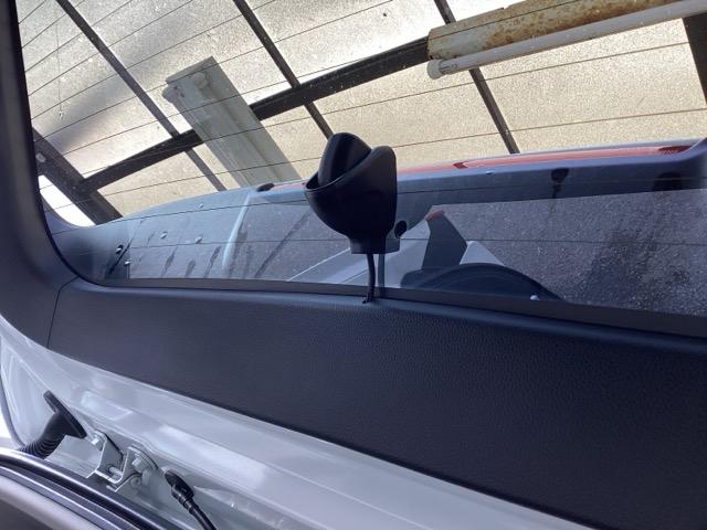 ヴェゼル ｅ：ＨＥＶＺ　純正ナビ　フルセグ　リアカメラ　衝突回避支援ブレーキ機能　スマキ　Ｐトランク　フルオートエアコン　Ｄレコ　エアバッグ　両席エアバック　Ｒカメ　パワーウィンドウ　ＬＥＤランプ　ソナー　クルーズＣ　ＵＳＢ（24枚目）