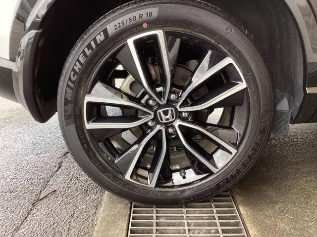 ヴェゼル ｅ：ＨＥＶＺ　純正ナビ　フルセグ　リアカメラ　衝突回避支援ブレーキ機能　スマキ　Ｐトランク　フルオートエアコン　Ｄレコ　エアバッグ　両席エアバック　Ｒカメ　パワーウィンドウ　ＬＥＤランプ　ソナー　クルーズＣ　ＵＳＢ（27枚目）