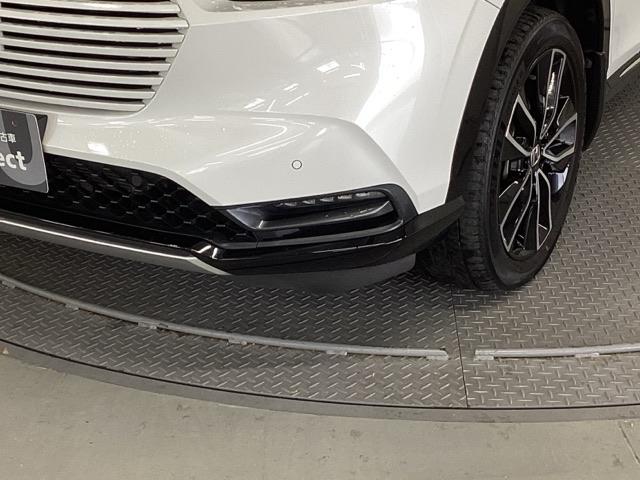 ヴェゼル ｅ：ＨＥＶＺ　純正ナビ　フルセグ　リアカメラ　衝突回避支援ブレーキ機能　スマキ　Ｐトランク　フルオートエアコン　Ｄレコ　エアバッグ　両席エアバック　Ｒカメ　パワーウィンドウ　ＬＥＤランプ　ソナー　クルーズＣ　ＵＳＢ（30枚目）