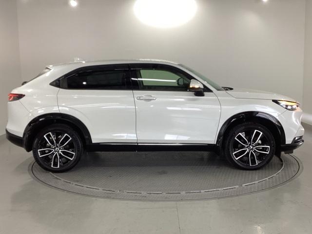 ヴェゼル ｅ：ＨＥＶＺ　純正ナビ　フルセグ　リアカメラ　衝突回避支援ブレーキ機能　スマキ　Ｐトランク　フルオートエアコン　Ｄレコ　エアバッグ　両席エアバック　Ｒカメ　パワーウィンドウ　ＬＥＤランプ　ソナー　クルーズＣ　ＵＳＢ（31枚目）