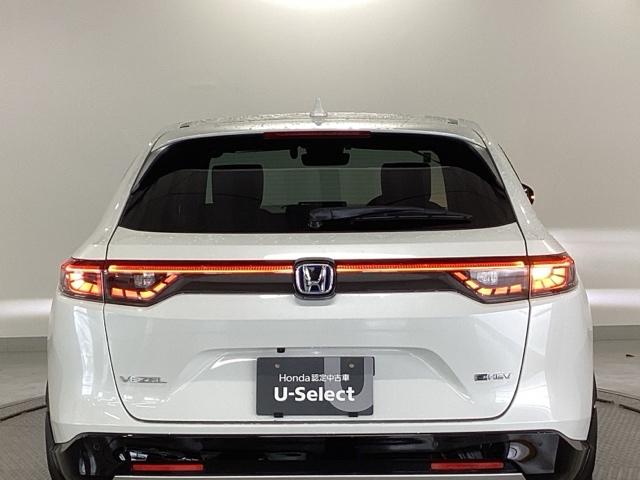 ヴェゼル ｅ：ＨＥＶＺ　純正ナビ　フルセグ　リアカメラ　衝突回避支援ブレーキ機能　スマキ　Ｐトランク　フルオートエアコン　Ｄレコ　エアバッグ　両席エアバック　Ｒカメ　パワーウィンドウ　ＬＥＤランプ　ソナー　クルーズＣ　ＵＳＢ（32枚目）