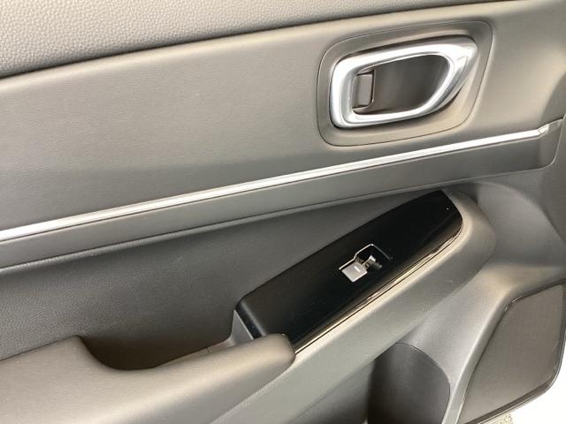 ヴェゼル ｅ：ＨＥＶＺ　純正ナビ　フルセグ　リアカメラ　衝突回避支援ブレーキ機能　スマキ　Ｐトランク　フルオートエアコン　Ｄレコ　エアバッグ　両席エアバック　Ｒカメ　パワーウィンドウ　ＬＥＤランプ　ソナー　クルーズＣ　ＵＳＢ（39枚目）