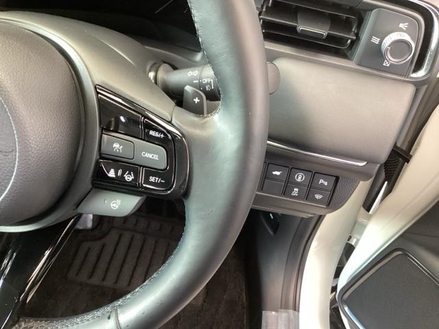 ヴェゼル ｅ：ＨＥＶＺ　純正ナビ　フルセグ　リアカメラ　衝突回避支援ブレーキ機能　スマキ　Ｐトランク　フルオートエアコン　Ｄレコ　エアバッグ　両席エアバック　Ｒカメ　パワーウィンドウ　ＬＥＤランプ　ソナー　クルーズＣ　ＵＳＢ（48枚目）