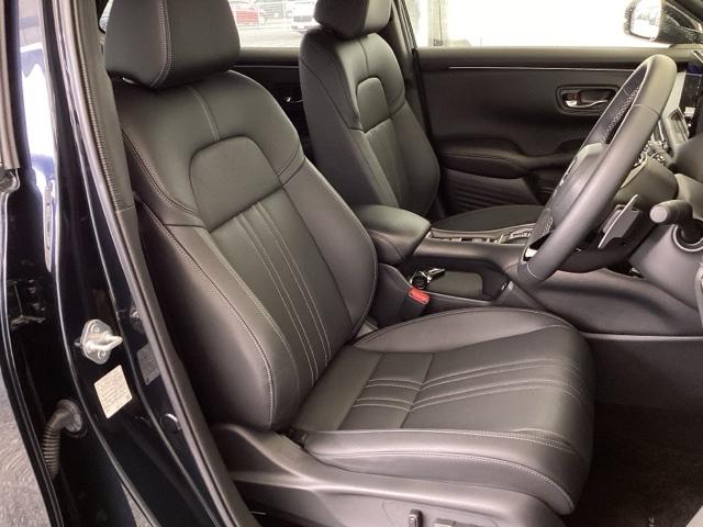 ＺＲ－Ｖ ｅ：ＨＥＶＺ特別仕様車ブラックスタイル　純正ナビ　フルセグ　リアカメラ　アラウンドビューモニター　ＬＥＤヘッドランプ　スマ－トキ－　クルコン　ＥＴＣ車載器　電動シート　禁煙　ドライブレコーダー　シートヒーター　本革シート　バックカメラ（18枚目）