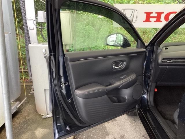 ＺＲ－Ｖ ｅ：ＨＥＶＺ特別仕様車ブラックスタイル　純正ナビ　フルセグ　リアカメラ　アラウンドビューモニター　ＬＥＤヘッドランプ　スマ－トキ－　クルコン　ＥＴＣ車載器　電動シート　禁煙　ドライブレコーダー　シートヒーター　本革シート　バックカメラ（34枚目）