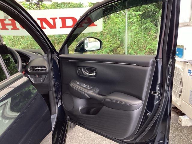 ＺＲ－Ｖ ｅ：ＨＥＶＺ特別仕様車ブラックスタイル　純正ナビ　フルセグ　リアカメラ　アラウンドビューモニター　ＬＥＤヘッドランプ　スマ－トキ－　クルコン　ＥＴＣ車載器　電動シート　禁煙　ドライブレコーダー　シートヒーター　本革シート　バックカメラ（45枚目）