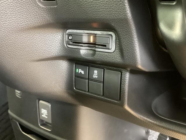 Ｎ－ＢＯＸカスタム Ｌスタイル＋ブラック　純正ナビ　フルセグ　リアカメラ　横滑防止　衝突被害軽減　Ｒカメ　パワーウィンドウ　Ａライト　カーテンエアバック　パワステ　ナビ＆ＴＶ　オートエアコン　ＡＢＳ　ベンチシート　クルコン　ＵＳＢポート（15枚目）