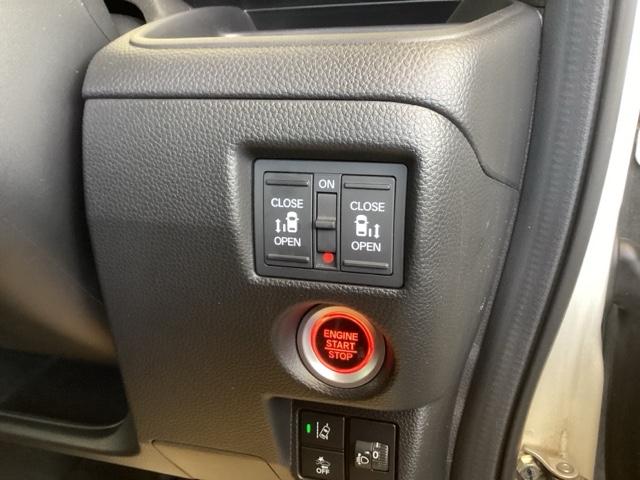 Ｎ－ＢＯＸカスタム Ｌスタイル＋ブラック　純正ナビ　フルセグ　リアカメラ　横滑防止　衝突被害軽減　Ｒカメ　パワーウィンドウ　Ａライト　カーテンエアバック　パワステ　ナビ＆ＴＶ　オートエアコン　ＡＢＳ　ベンチシート　クルコン　ＵＳＢポート（16枚目）