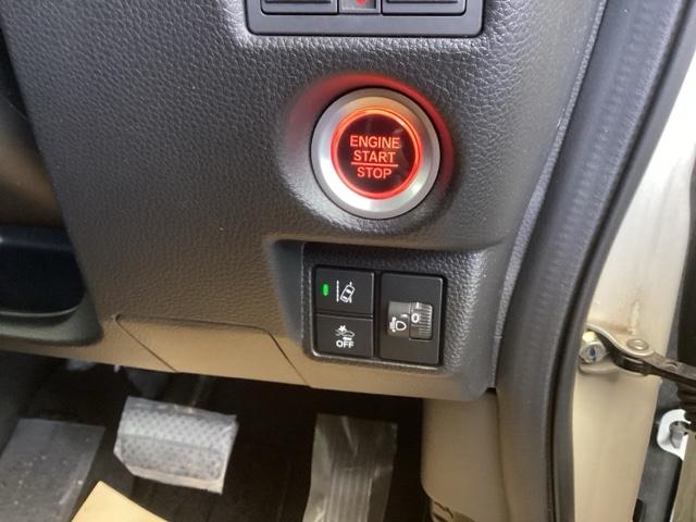 Ｎ－ＢＯＸカスタム Ｌスタイル＋ブラック　純正ナビ　フルセグ　リアカメラ　横滑防止　衝突被害軽減　Ｒカメ　パワーウィンドウ　Ａライト　カーテンエアバック　パワステ　ナビ＆ＴＶ　オートエアコン　ＡＢＳ　ベンチシート　クルコン　ＵＳＢポート（17枚目）