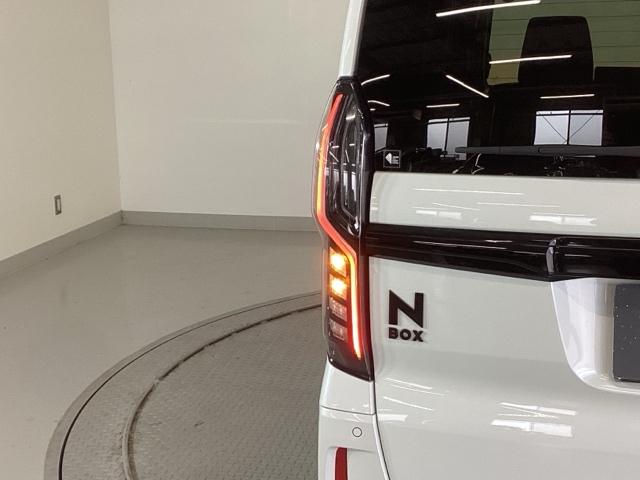 Ｎ－ＢＯＸカスタム Ｌスタイル＋ブラック　純正ナビ　フルセグ　リアカメラ　横滑防止　衝突被害軽減　Ｒカメ　パワーウィンドウ　Ａライト　カーテンエアバック　パワステ　ナビ＆ＴＶ　オートエアコン　ＡＢＳ　ベンチシート　クルコン　ＵＳＢポート（34枚目）