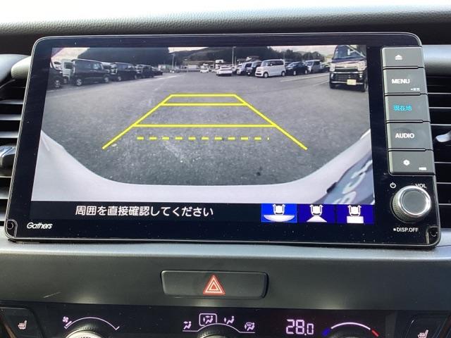 フィット ｅ：ＨＥＶリュクス　パワーウインドウ　エアコン　アイドリングストップ　禁煙　前席シートヒーター　ＥＴＣ車載器　Ｂカメラ　カーテンエアバック　ＵＳＢ接続　フルセグＴＶ　ＡＢＳ　ＬＥＤライト　エアバッグ（11枚目）