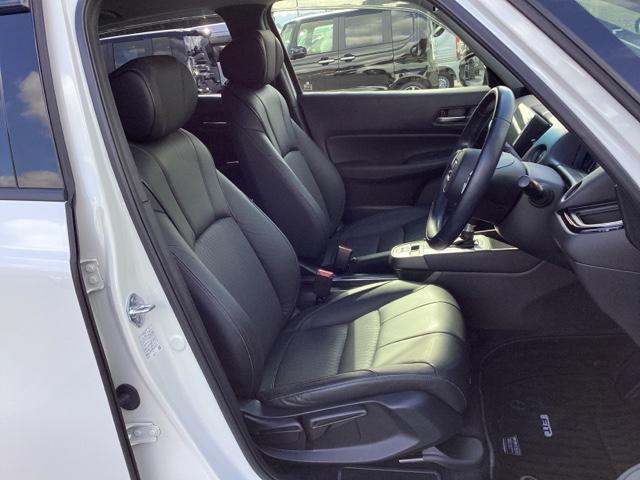 フィット ｅ：ＨＥＶリュクス　パワーウインドウ　エアコン　アイドリングストップ　禁煙　前席シートヒーター　ＥＴＣ車載器　Ｂカメラ　カーテンエアバック　ＵＳＢ接続　フルセグＴＶ　ＡＢＳ　ＬＥＤライト　エアバッグ（17枚目）