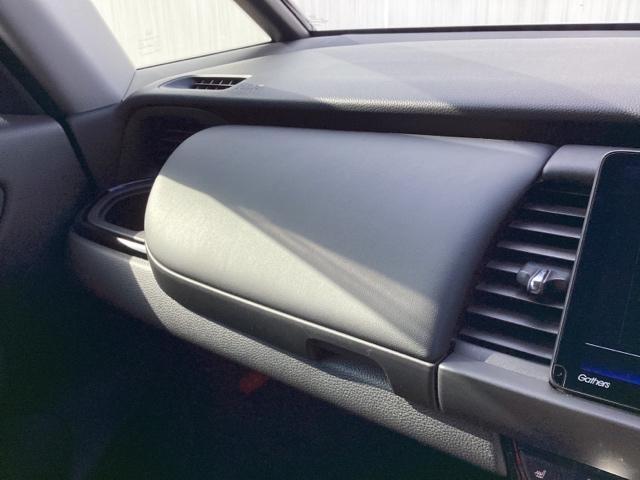 フィット ｅ：ＨＥＶリュクス　パワーウインドウ　エアコン　アイドリングストップ　禁煙　前席シートヒーター　ＥＴＣ車載器　Ｂカメラ　カーテンエアバック　ＵＳＢ接続　フルセグＴＶ　ＡＢＳ　ＬＥＤライト　エアバッグ（32枚目）