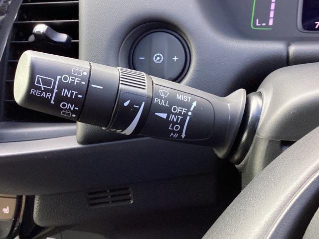 フィット ｅ：ＨＥＶリュクス　パワーウインドウ　エアコン　アイドリングストップ　禁煙　前席シートヒーター　ＥＴＣ車載器　Ｂカメラ　カーテンエアバック　ＵＳＢ接続　フルセグＴＶ　ＡＢＳ　ＬＥＤライト　エアバッグ（36枚目）