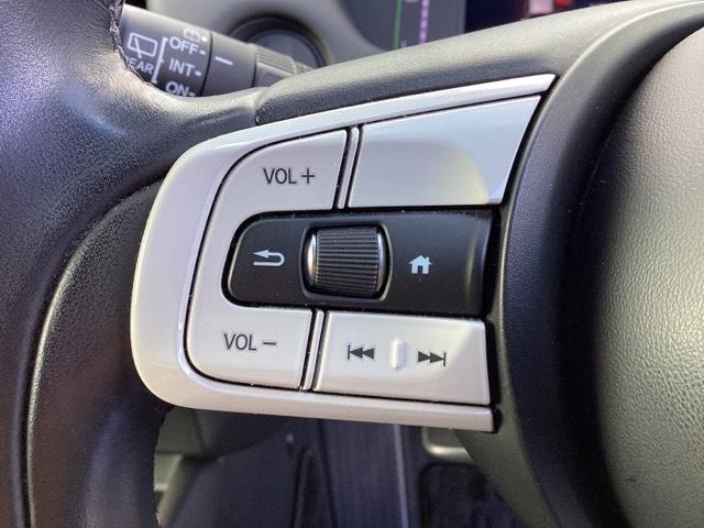 フィット ｅ：ＨＥＶリュクス　パワーウインドウ　エアコン　アイドリングストップ　禁煙　前席シートヒーター　ＥＴＣ車載器　Ｂカメラ　カーテンエアバック　ＵＳＢ接続　フルセグＴＶ　ＡＢＳ　ＬＥＤライト　エアバッグ（38枚目）