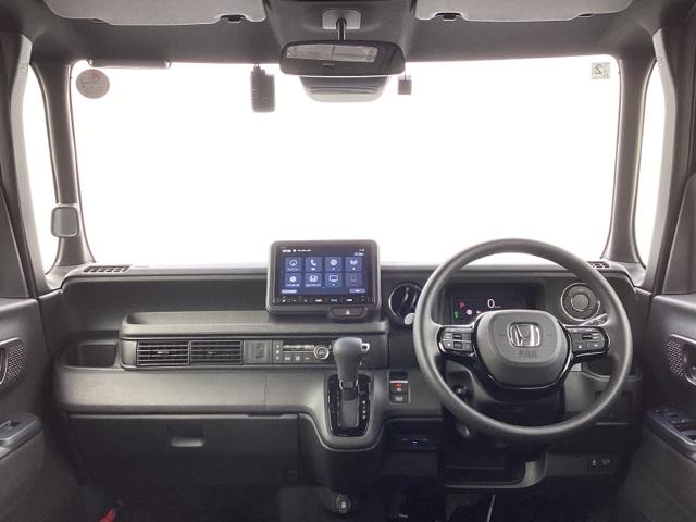 Ｎ－ＢＯＸカスタム ベースグレード　ＨｏｎｄａＣＯＮＮＥＣＴ対応純正メモリーナビ　ドラレコ　ナビテレビ　レーダーブレーキサポート　ＥＴＣ装備　定期点検記録簿　地デジ対応　サイドエアバック　Ｓヒータ　スマートキー＆プッシュスタート　ＵＳＢ（2枚目）
