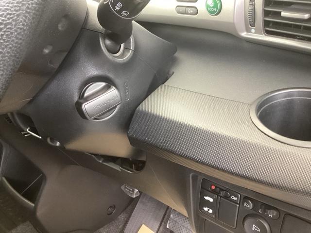 フリード ＧＨ　ＥＴＣ／純正ナビ／バックモニター　地デジＴＶ　キーフリー　ＥＴＣ付き　リアカメラ　ＡＣ　盗難防止装置　ナビＴＶ　ＤＶＤ　ＳＲＳ　Ｗエアバッグ　パワーウィンドウ　パワーステアリング　スマートキー　ＡＢＳ（15枚目）