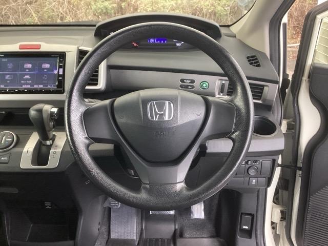 フリード ＧＨ　ＥＴＣ／純正ナビ／バックモニター　地デジＴＶ　キーフリー　ＥＴＣ付き　リアカメラ　ＡＣ　盗難防止装置　ナビＴＶ　ＤＶＤ　ＳＲＳ　Ｗエアバッグ　パワーウィンドウ　パワーステアリング　スマートキー　ＡＢＳ（17枚目）